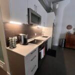 House cleaning services in Los Angeles – professional cleaner at work